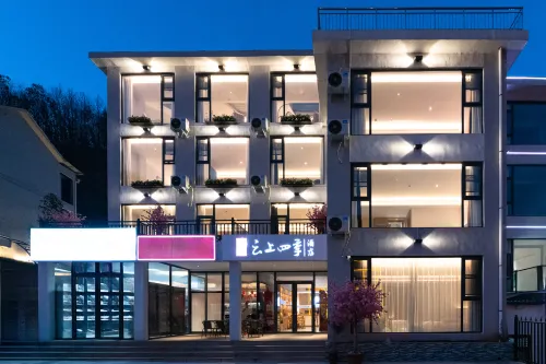 Yunshang Four Seasons Hotel (Laojunshan Scenic Area Zhongling Cableway Branch)