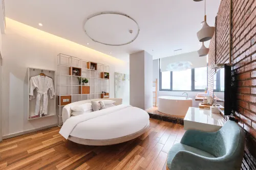 Northern Europe Post Theme Hotel - vasca da bagno
