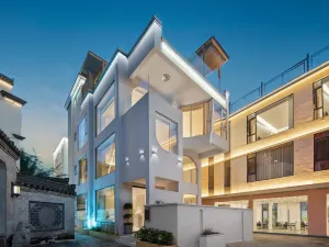 花築·明月溪客·恆溫泳池·山野溯溪度假民宿（月亮灣景區店）