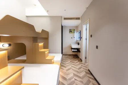 Netfish E-sports Hotel (Shanghai Tongji Hospital Xincun Road Subway Station Branch)