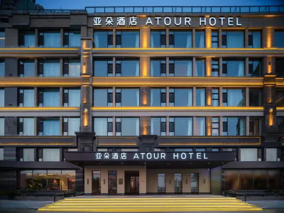Dalian Xinghai Square Century City Sculpture Sea View Atour Hotel Hotel in zona Xinghai Square Recreation Ground