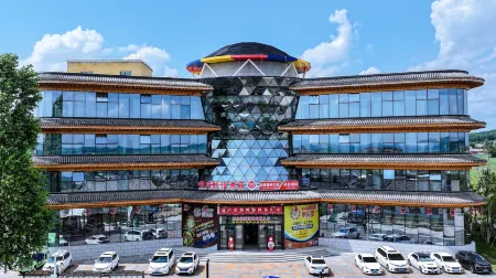 Redrock Hotel Отели рядом с достопримечательностью «Zhengjue Temple»