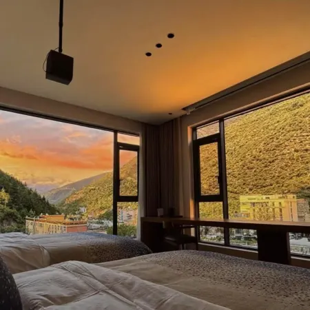 Hanyun Nanting · Oxygenated Mountain View Inn (Altitude 2800m)