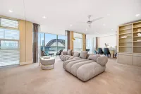Sydney's Landmark Views from Luxury 2Bd Apt Hotels in Kirribilli