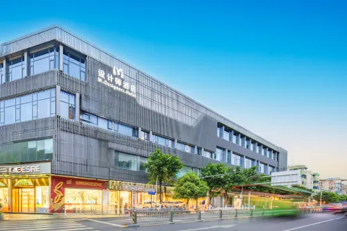 M Design Hotel (Pengzhou High-Speed Railway Station Longxing Temple) - 2 stelle
