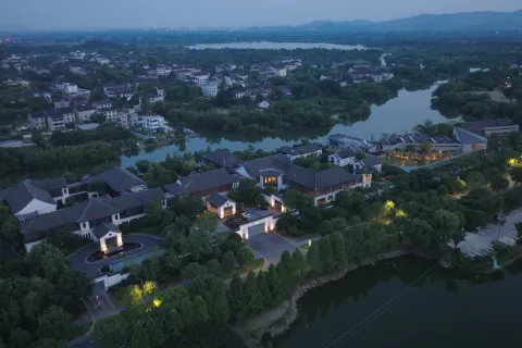 Deqing Shenghua Lakeside  SSAW Garden Hotel