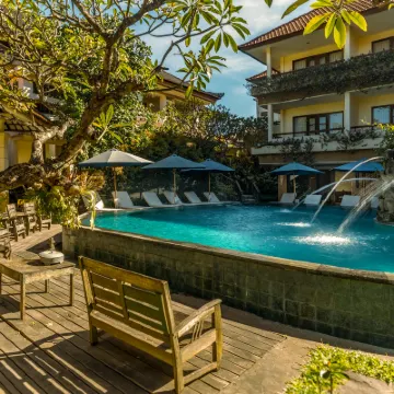 Sri Phala Resort & Villa Hotels near Bundaran Renon