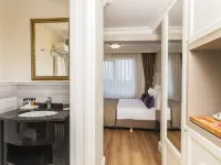 Meroddi La Porta Hotel Hotel dekat Menara Galata