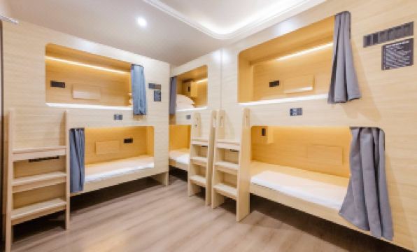 Manyouyou Hostel (Nanjing South Railway Station Shuanglong Avenue Subway Station)