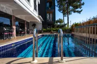 Espina Hotel HALK PLAJI yakınındaki oteller