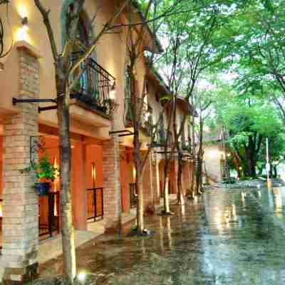 Chateau de bear Nakhonsawan Hotel Exterior