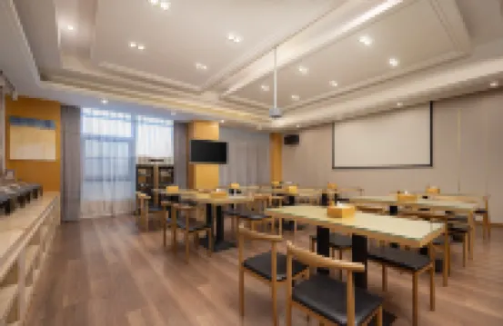 Qingkong Wild Star Hotel (Huanggang Normal University Branch)