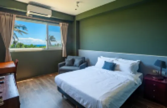 Cove HomeStay 達麓岸部落屋周辺のホテル