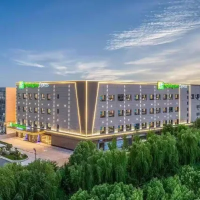 Holiday Inn Express Hai'An ailway Station, an IHG hotel Hotels near Hai'an Slate Street