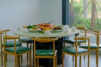 Fuxian Lake Pinyue Hotel Hotels in Chengjiang