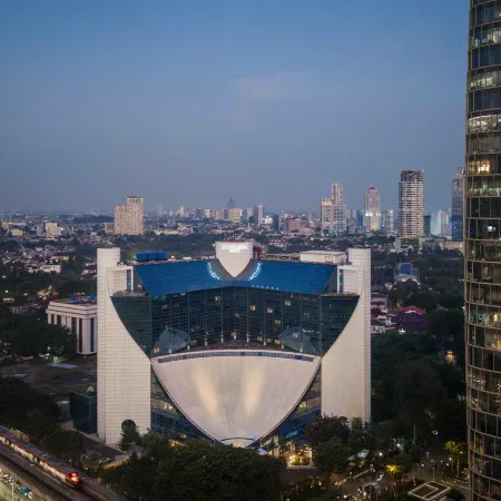 Gran Melia Jakarta Отели рядом с достопримечательностью «Выставочный комплекс Balai Kartini»