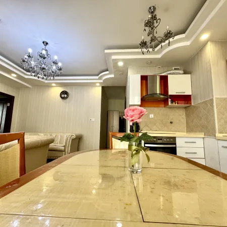 Central Ulaanbaatar 2BR | Walk to Main Square Отели рядом с достопримечательностью «Сүхбаатарын Талбай»