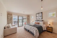 Ohana Tekapo Vista - 3BR, Hot Tub & Stunning Views Hotels in 