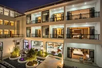 Zangjingge Oxygen-Supplied Homestay (Shangri-La Ganden Sumtseling Monastery) - parking