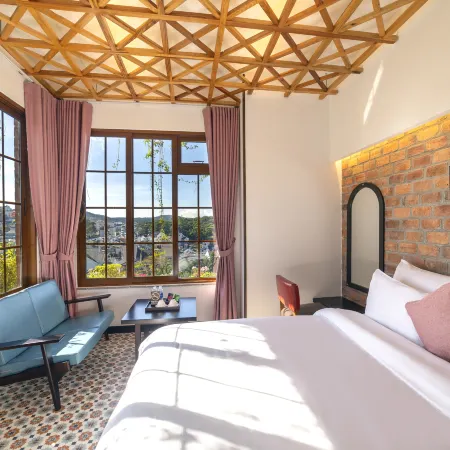 Brick House Dalat Hotel Отели рядом с достопримечательностью «Крейзи Хаус»