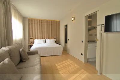 Aparthotel Atenea Barcelona Hotels near Finca Miralles