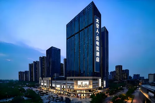Spaceman E-sports Hotel