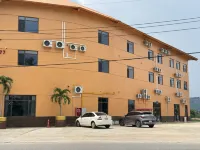 Chonburi Grand Hotel - Parkplatz