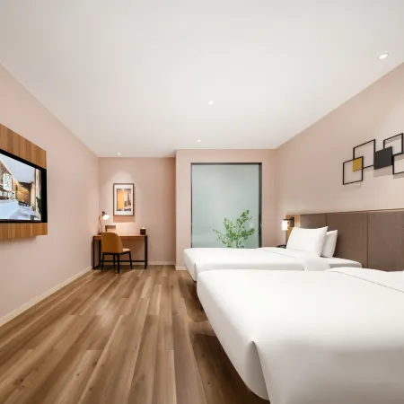Homeinn Plus Hotel (Danzhou Summer Square Bus Station)