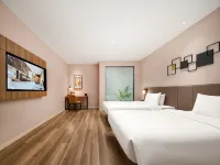Homeinn Plus Hotel (Danzhou Summer Square Bus Station) - Pet-friendly