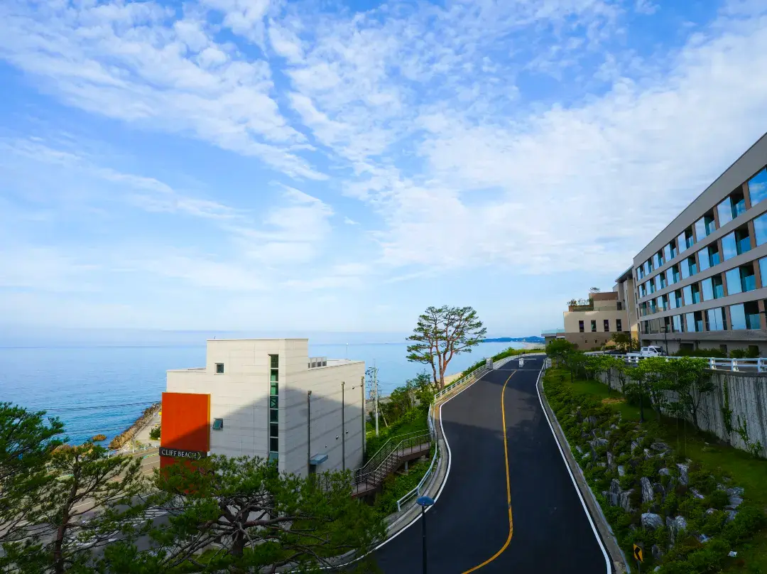 Cliffbeach Resort&pool Villa - Gangwon-do