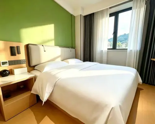 Hangzhou Guanghui Hotel (Joy City Hemu Subway Station) Hotels near Gongshu