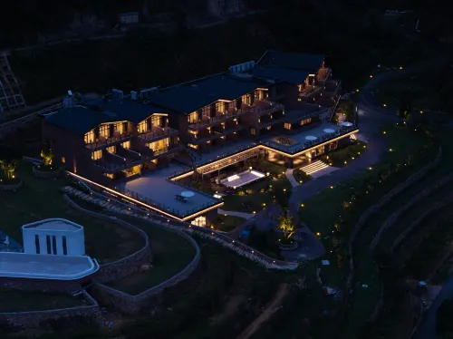 Jinyun Chunshang Yunduan Secret Resort Hotel - 5-Star