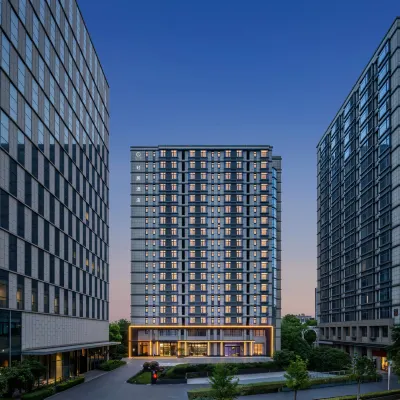 Atour Light Hotel (Shanghai Wujiaochang Sanmen Road Metro Station) Hotels near ملعب جينانغ وان