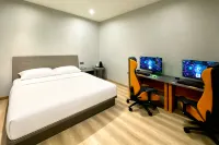 Bense E-Sports Hotel (Qianjiang Bus Passenger Station) - 2-Star