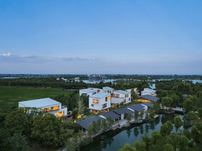 Stray Birds Resort