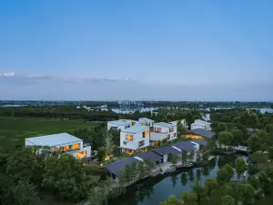 Stray Birds Resort