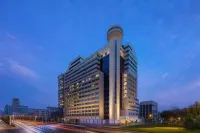 Lichun Rui-Xuan Hotel, Hongshan Square Subway Station, Wuchang Station, Wuhan. - parking
