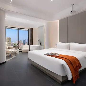 Poya Light Luxury Hotel Отели рядом с достопримечательностью «Wuyi Square»