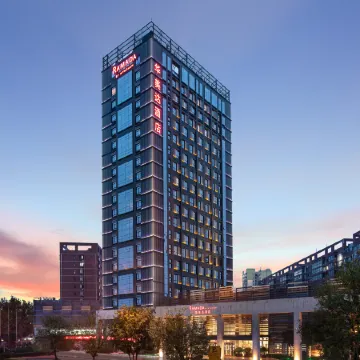 Ramada by Wyndham Xi'an Long march Отели рядом с достопримечательностью «Xi'an Jiaotong University No.1 Affiliated Hospital Chang'an Hospital»