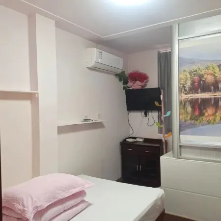 Xinxian Hongcheng Inn