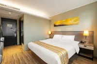 Yue Gaming Hotel (Shanghai Zhoupu Xiaoshanghai Pedestrian Street)