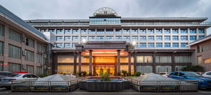 Houde Nanquanshan Hotel Hotele w: Powiat Liping