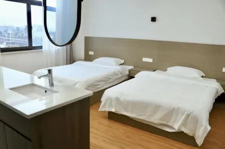 Huoshan Xingfu Street Neighborhood Hostel Отели рядом с достопримечательностью «Piyanghu Park»