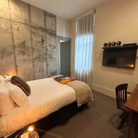 Poshtel