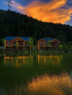Yueqixi·Small Village Homestay (Tiantangzhai Scenic)
