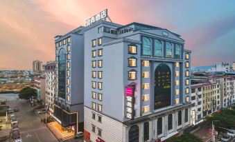 Echarm Hotel (Hezhou Lingfeng Square)