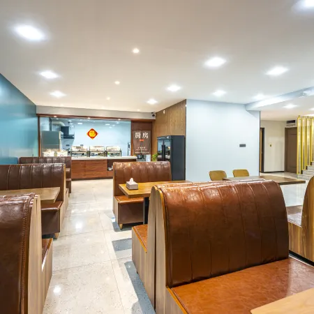 Kelan Kington Hotel