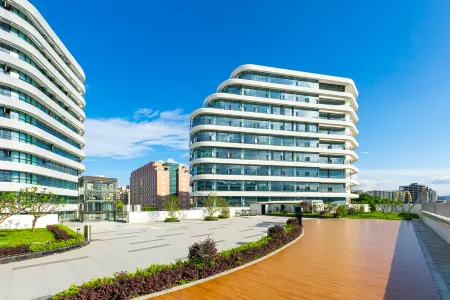 Zhaoqing · Starisland  Starisland Family Lakeview Hotel (Qixingyan East Gate Square Branch) Отели рядом с достопримечательностью «Guangdong Institute of Technology (Dinghu Campus)»