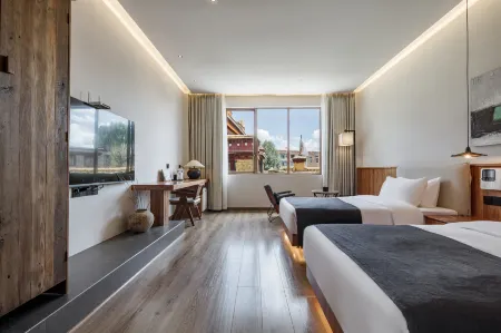 Litang Waiting for the Wind to Vacation (Letong Ancient Town Qianhu  Village Store)