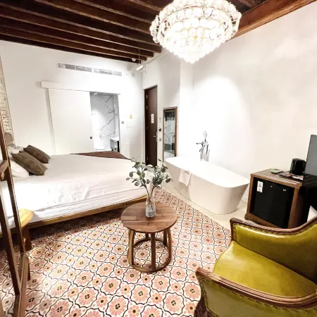 Anahita Boutique Hotel